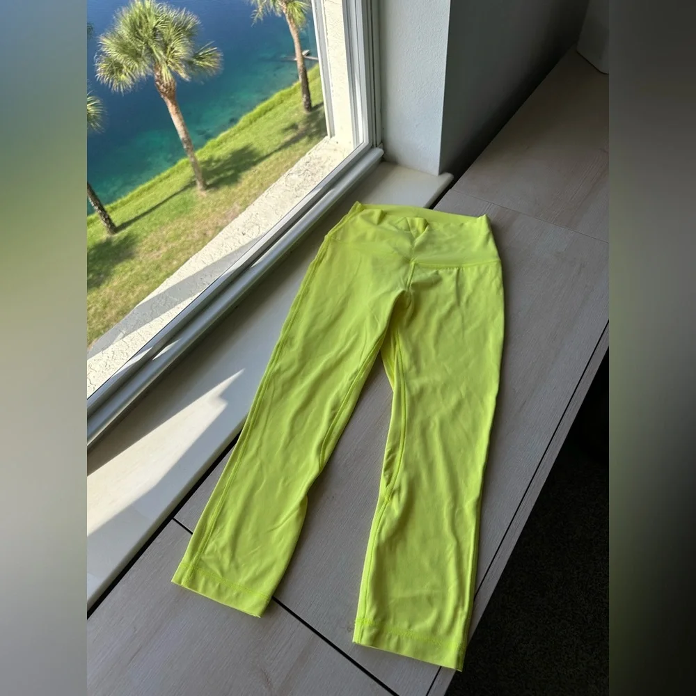 Lululemon Align High-Rise Crop 21" - Size 6, Electric Lemon - Picture 3 of 6